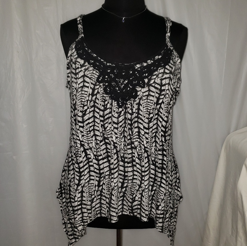 Label Be 24 adjustable strap shark bite lace trim